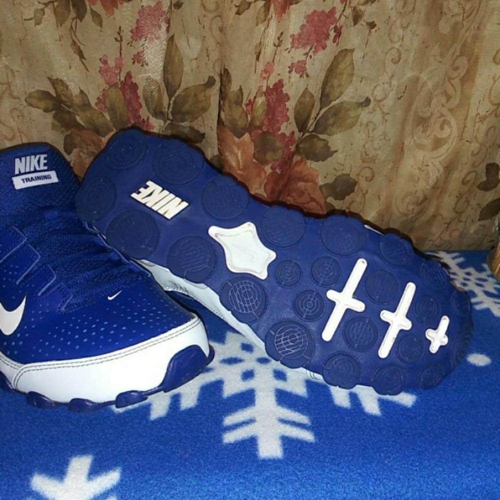 Shoes - Picture 2 of 4